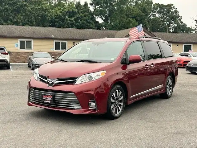 2020 Toyota Sienna XLE V6 AWD 7-Passenger's photo
