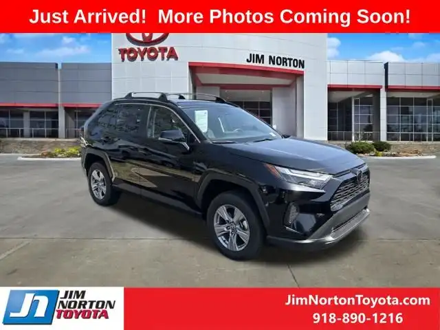 2025 Toyota RAV4 XLE FWD's photo