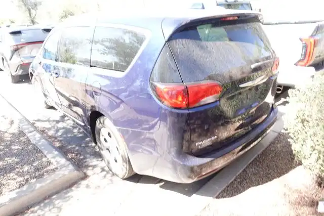 2018 Chrysler Pacifica Hybrid Touring L's photo