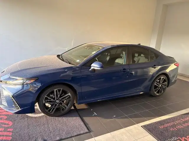2025 Toyota Camry XSE Hybrid's photo