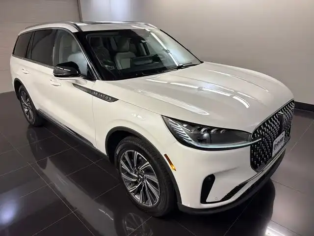 2026 Lincoln Aviator Premiere AWD's photo