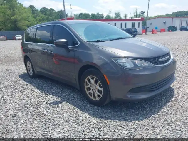 2020 Chrysler Voyager LX's photo