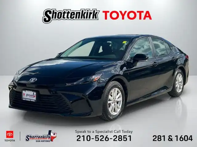 2025 Toyota Camry LE Hybrid's photo