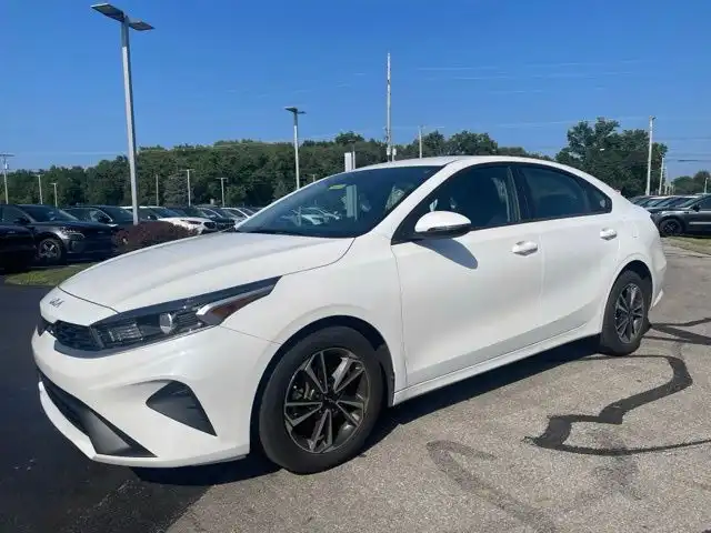 2024 Kia Forte LXS AT's photo