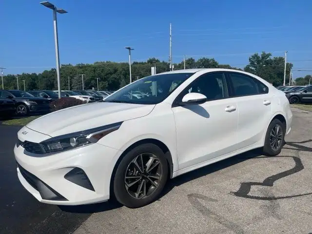 2024 Kia Forte LXS AT's photo