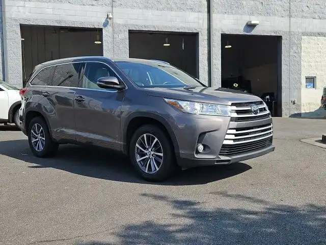 2017 Toyota Highlander XLE V6's photo
