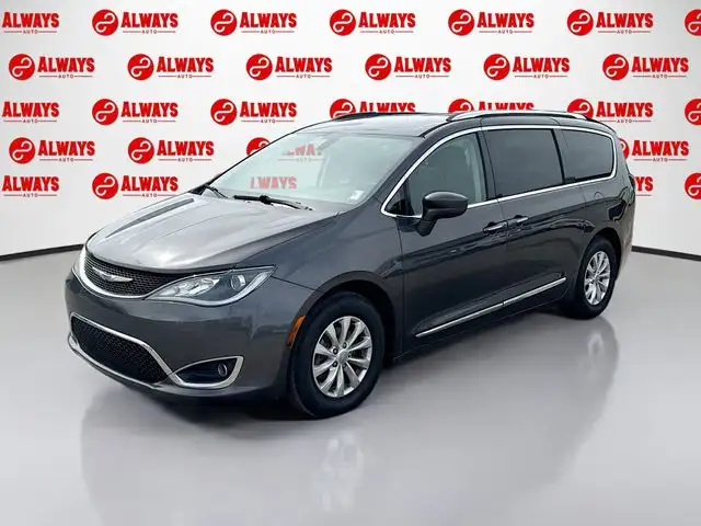 2019 Chrysler Pacifica Touring L's photo