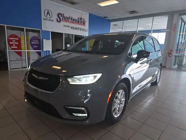 2025 Chrysler Pacifica Select's photo