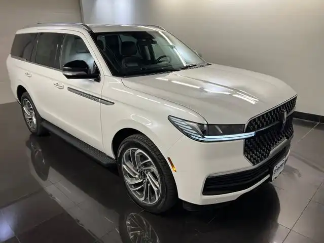 2026 Lincoln Navigator Premiere AWD's photo