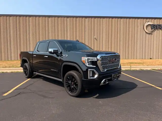 2021 GMC Sierra 4WD Crew Cab Short Box Denali's photo