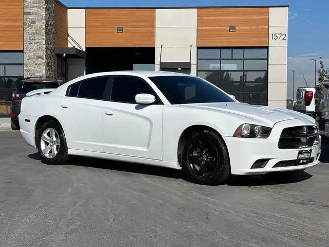 2014 Dodge Charger SE's photo