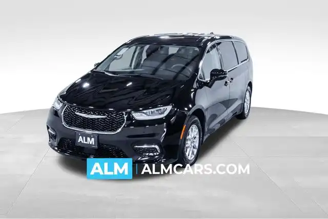 2024 Chrysler Pacifica Touring L's photo