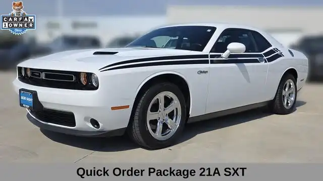 2017 Dodge Challenger SXT's photo