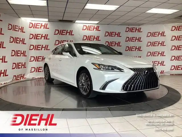 2024 Lexus ES 300h 300h Luxury's photo