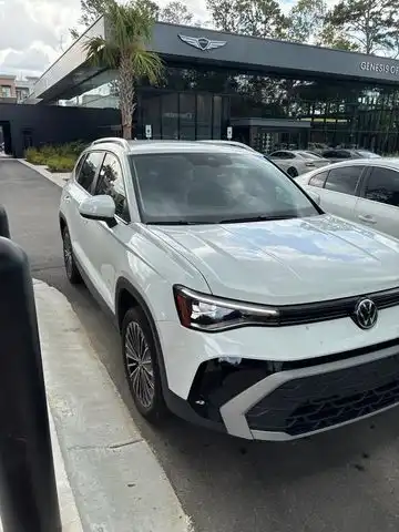 2025 Volkswagen Taos 1.5T SE's photo