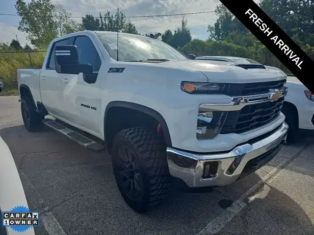2024 Chevrolet Silverado HD LT 4WD Crew Cab Standard Box's photo