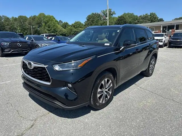 2021 Toyota Highlander XLE 4x2 V6's photo
