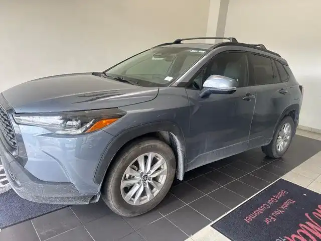 2024 Toyota Corolla Cross LE FWD's photo