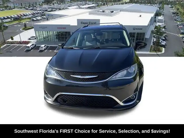 2018 Chrysler Pacifica Touring L's photo