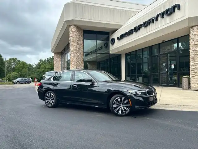 2025 BMW 3 Series 330i xDrive Sedan's photo