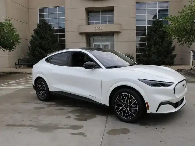 2025 Ford Mustang-Mach-e Premium's photo