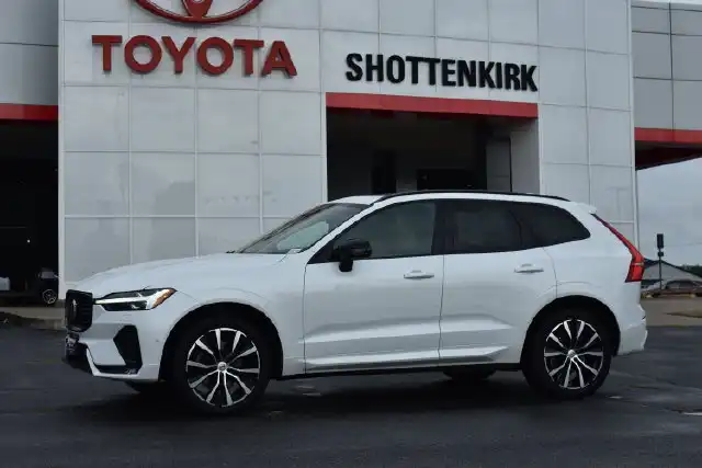 2023 Volvo XC60 B5 Plus Dark Theme AWD's photo