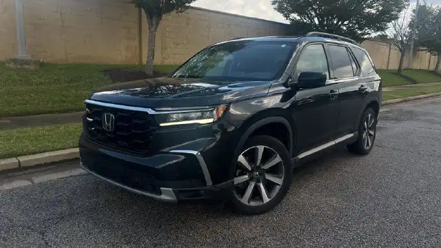 2025 Honda Pilot Elite AWD's photo