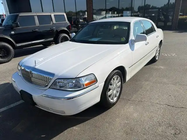 2008 Lincoln Town Car Signature Limited's photo