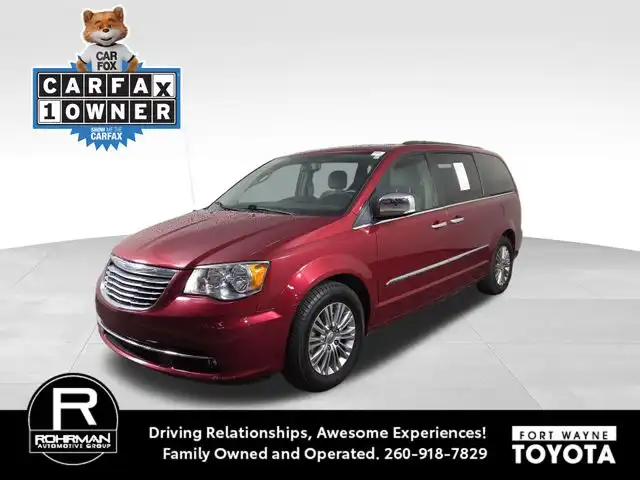 2016 Chrysler Town & Country Anniversary Edition's photo