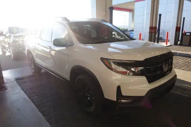 2025 Honda Ridgeline Black Edition's photo