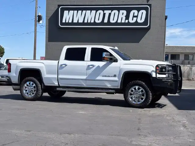 2015 GMC Sierra 4WD Crew Cab Short Box's photo