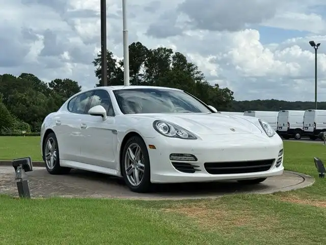 2012 Porsche Panamera 4's photo