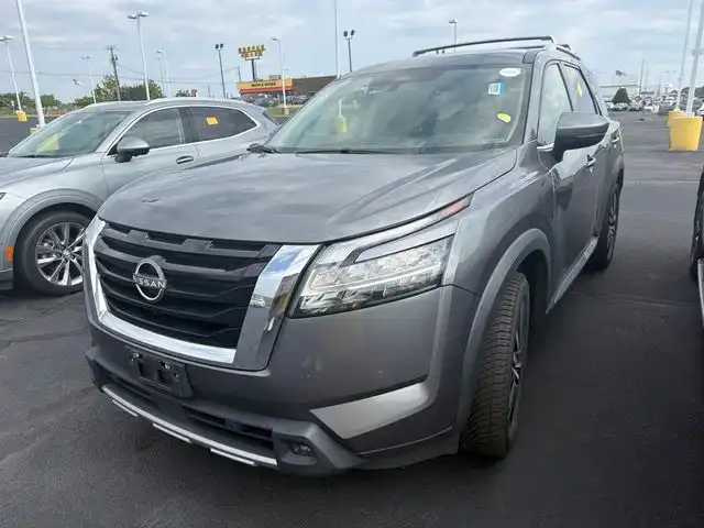 2023 Nissan Pathfinder Platinum 4WD's photo