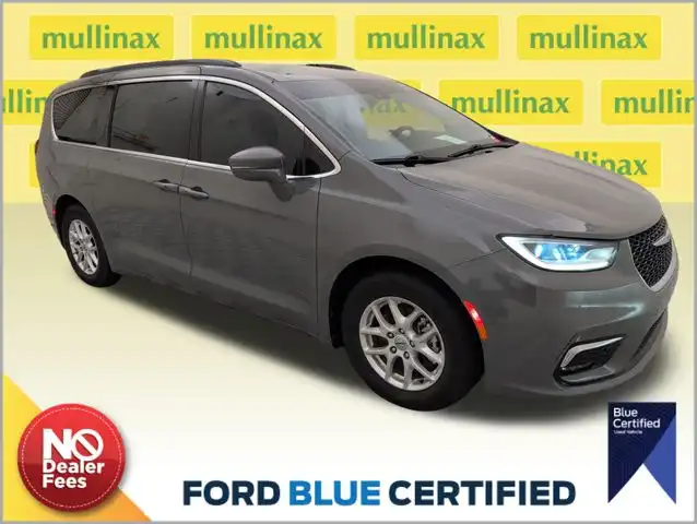2022 Chrysler Pacifica Touring L's photo