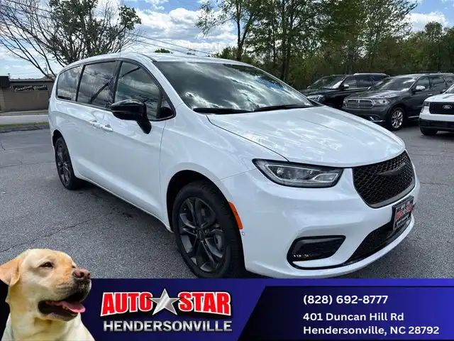 2026 Chrysler Pacifica Select AWD's photo