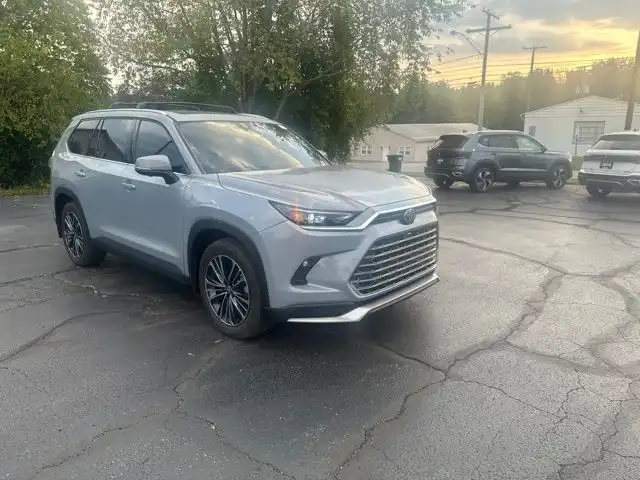2025 Toyota Grand Highlander Hybrid MAX Platinum AWD's photo
