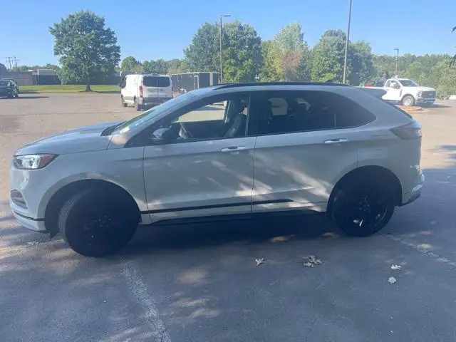2024 Ford Edge SE AWD's photo