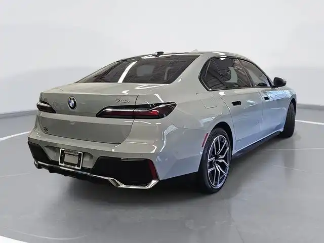 2025 BMW 7 Series 740i Sedan's photo