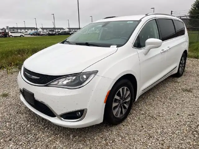 2020 Chrysler Pacifica Touring L Plus's photo