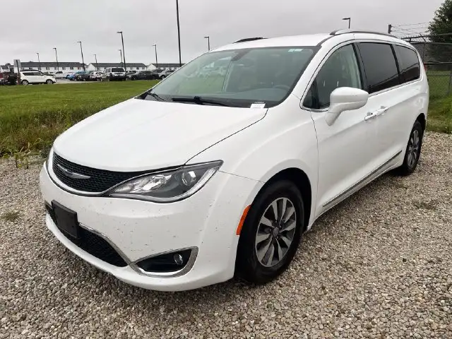 2020 Chrysler Pacifica Touring L Plus's photo