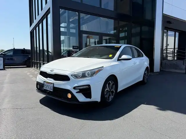 2021 Kia Forte LXS Auto's photo