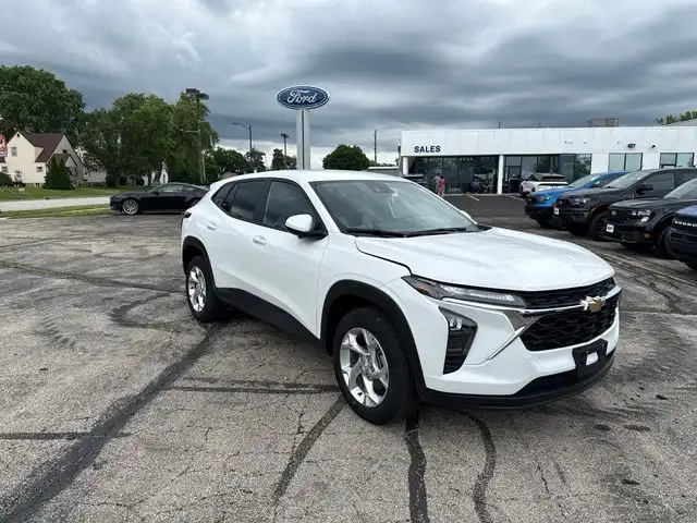 2025 Chevrolet Trax LS's photo
