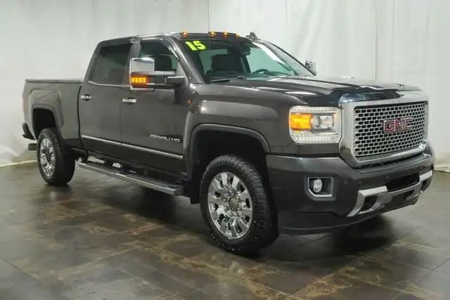 2015 GMC Sierra 4WD Crew Cab Short Box's photo