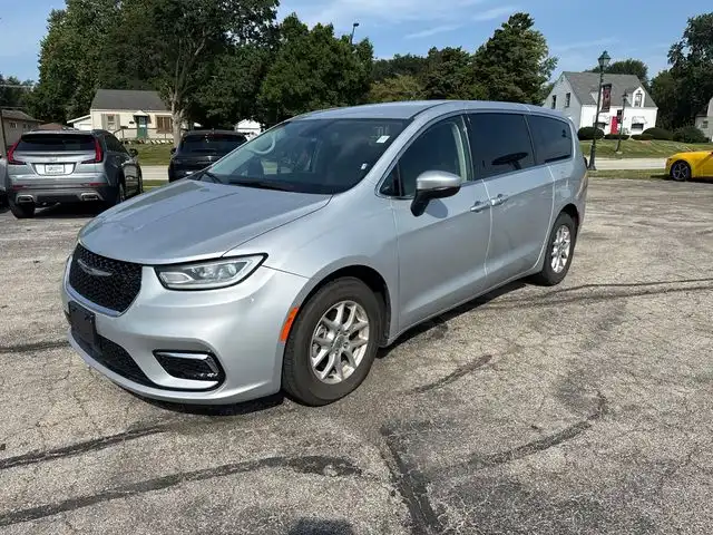 2023 Chrysler Pacifica Touring L 4D Passenger Van's photo