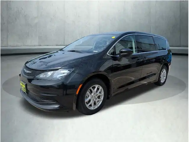 2023 Chrysler Voyager LX's photo