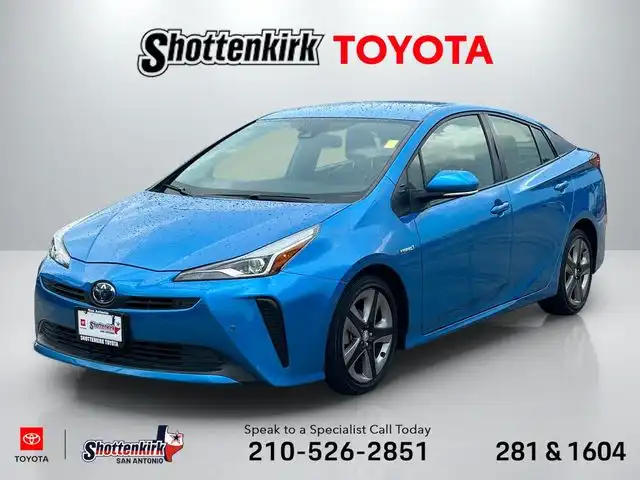 2021 Toyota Prius XLE FWD's photo