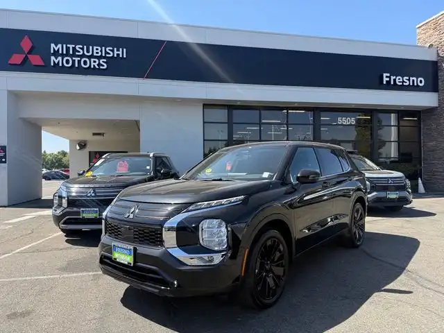 2026 Mitsubishi Outlander LE FWD's photo