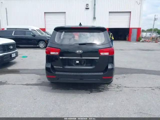 2018 Kia Sedona L's photo