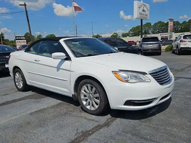 2014 Chrysler 200 Touring Convertible's photo
