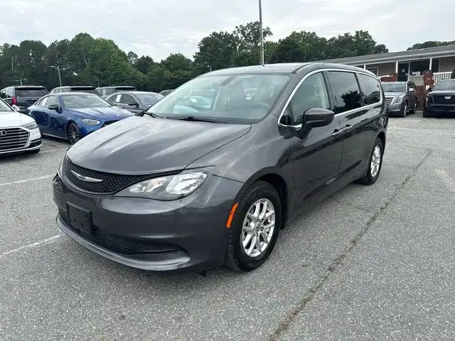 2021 Chrysler Voyager LX's photo